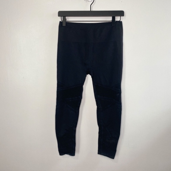 Fabletics Julie Seamless Mesh Panel Crop Leggings - Picture 2 of 6